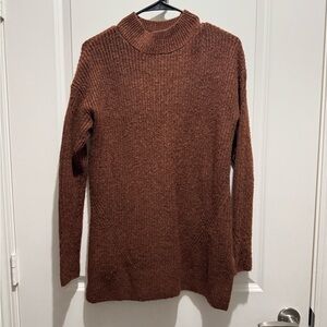 Warm crew neck brown sweater
